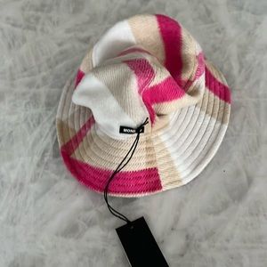 Plaid bucket hat- adorable never been worn before